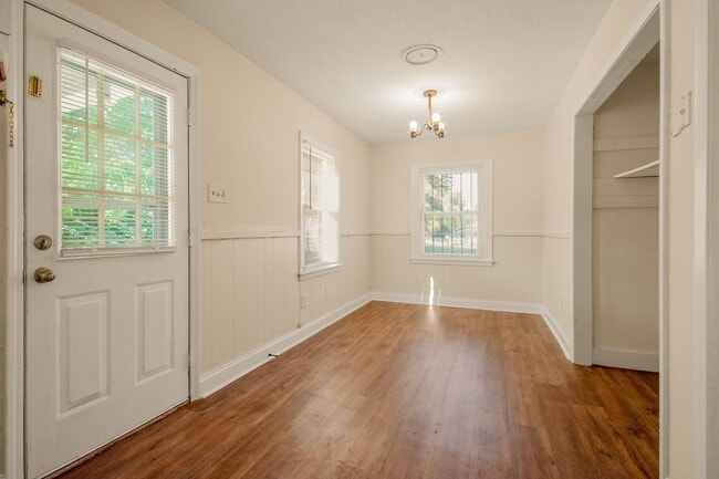 Building Photo - VOUCHERS ACCEPTED!!  Fully Updated 3BR/1B ...