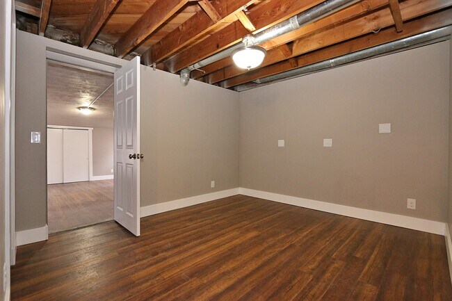 Building Photo - 1025 N 50th Ave