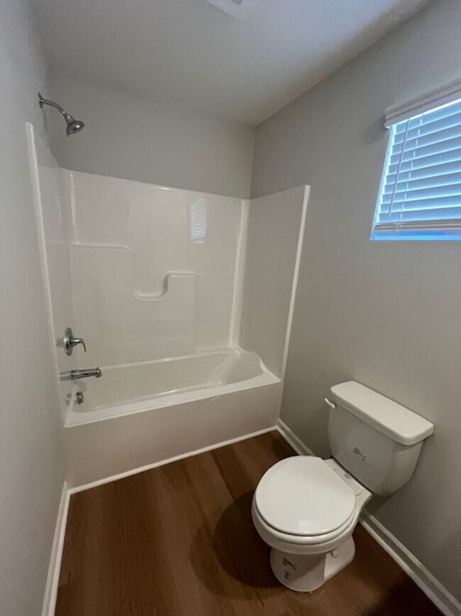 Building Photo - Cozy New-Build in Leland!