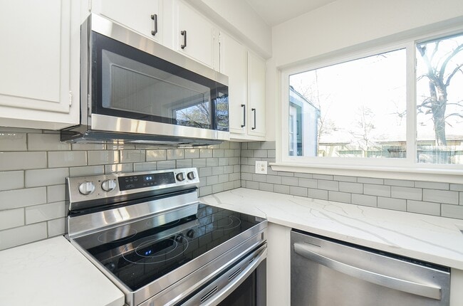 Building Photo - 4434 McCleester Dr