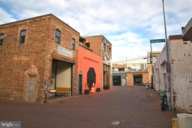 Building Photo - 1208 M St NW