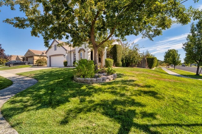 Building Photo - Stunning 4-Bedroom Home in Plumas Lake