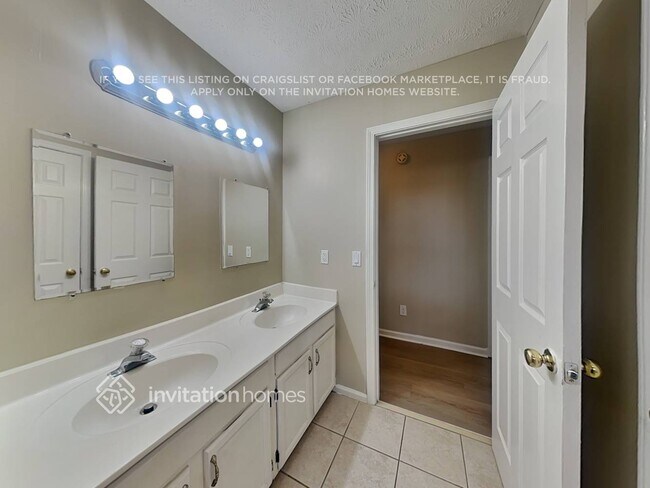 Building Photo - 4085 Spinnaker Dr