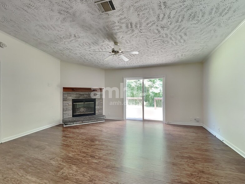 Building Photo - 495 Hunnicut Rd SE