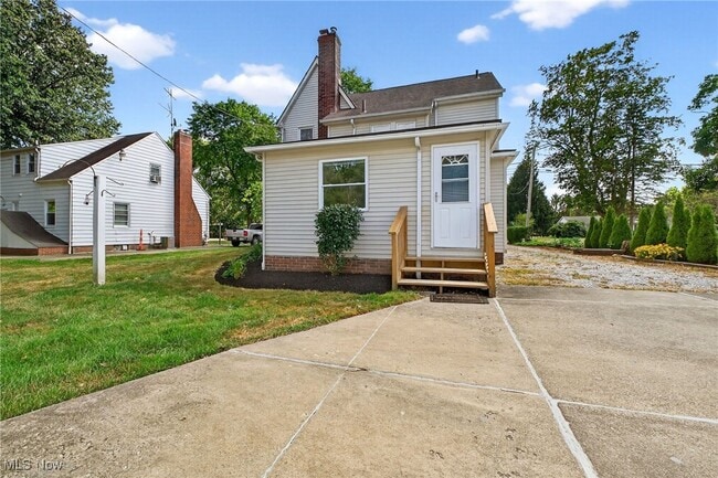 Building Photo - 3221 Killian Rd