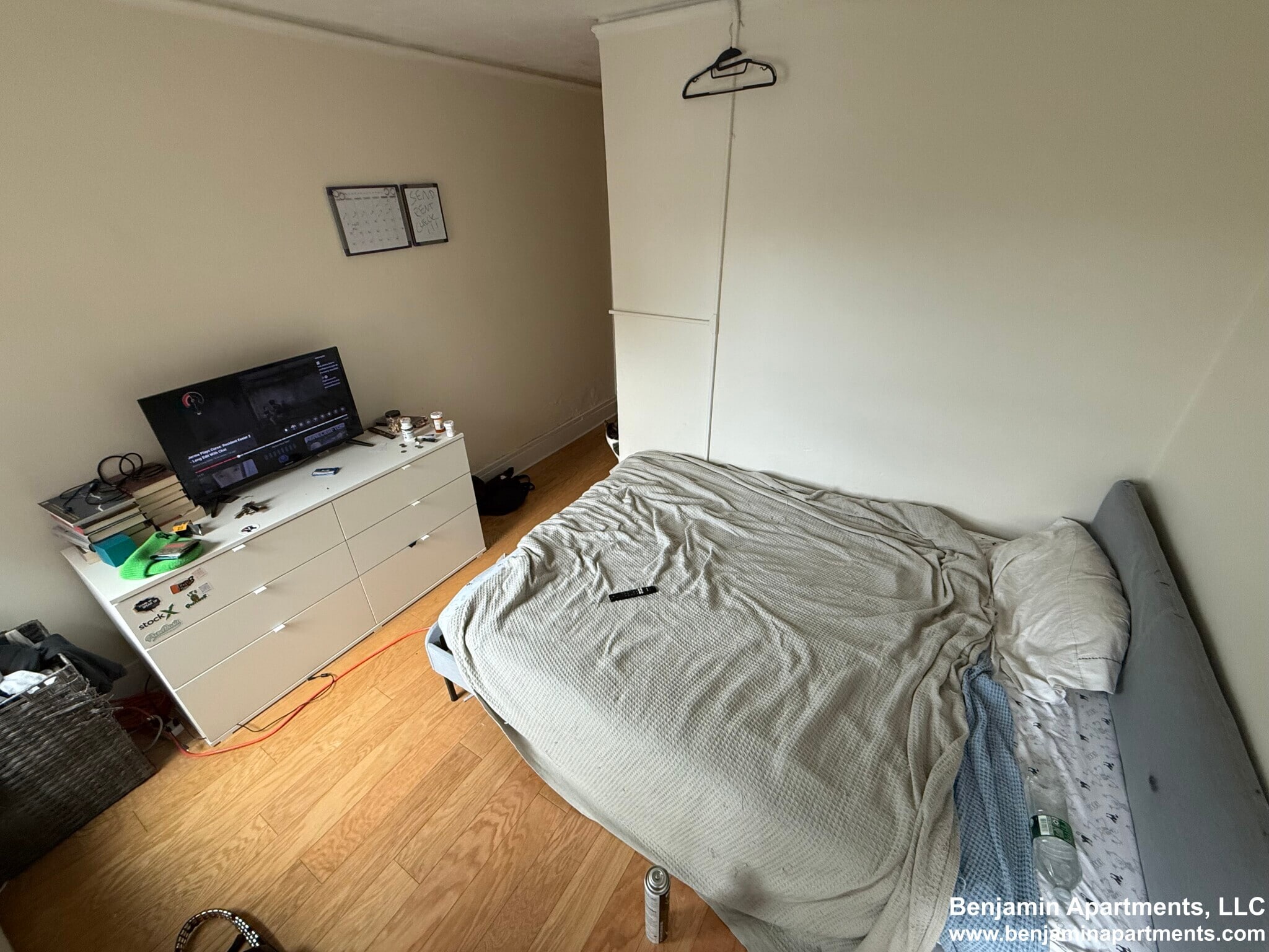 Building Photo - 94 W Cedar St