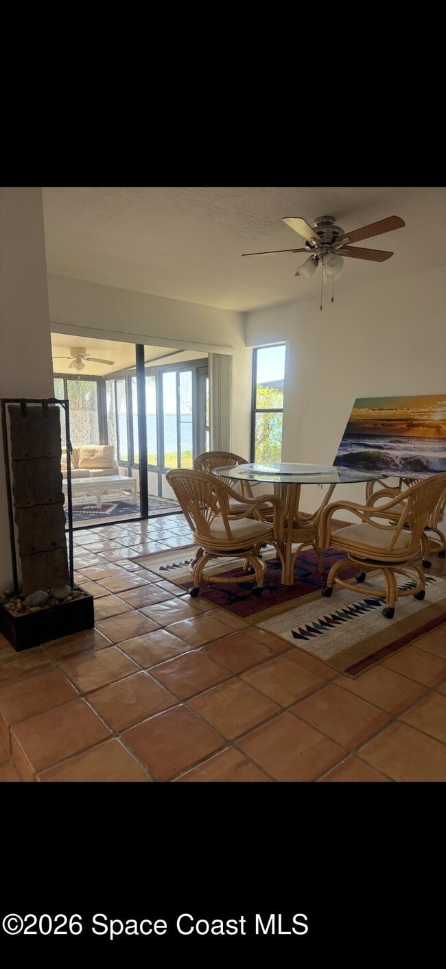 Building Photo - 3270 River Villa Way