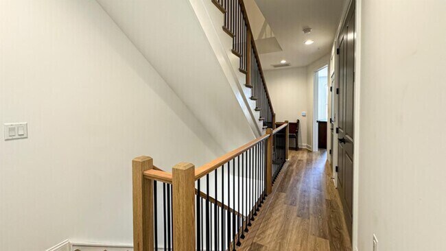 Building Photo - Gorgeous Townhome For Rent in the heart of...