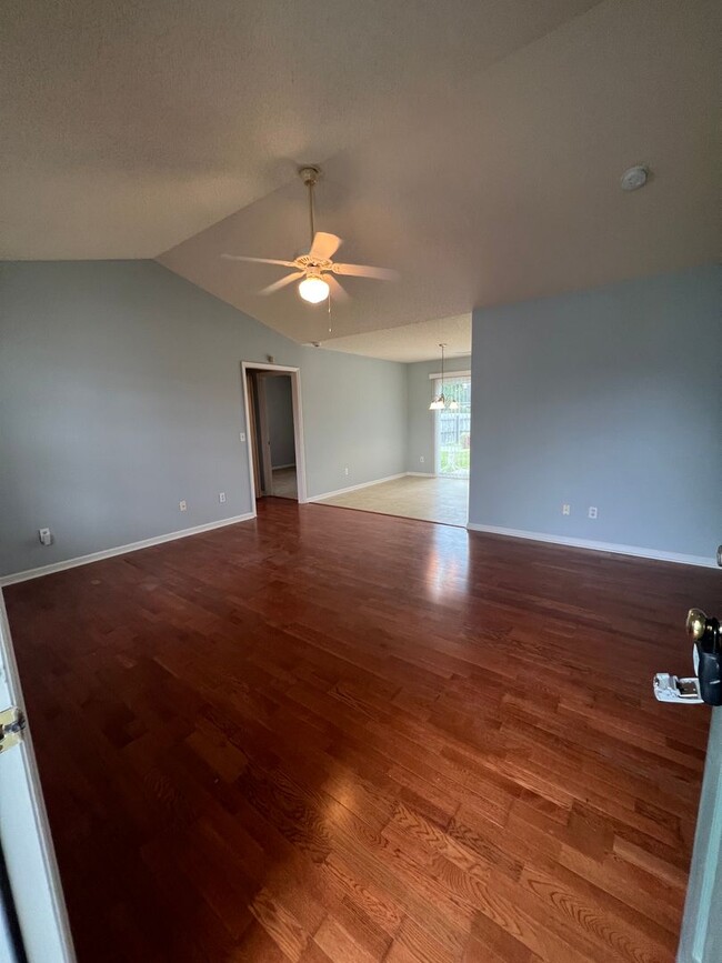 Building Photo - Welcome to this charming 3-bedroom, 2-bathroom home located in the desirable Ogden area of Whitne...