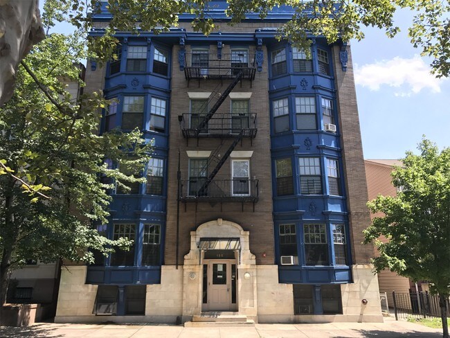 Building Photo - 150 Broad St