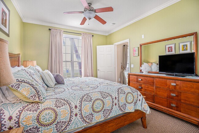 Building Photo - 7000 Seawall Blvd