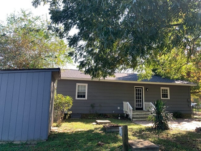 Building Photo - Amazing Renovated Rent Ready Ranch Near I-40, US 70 Hwy, Available Now!