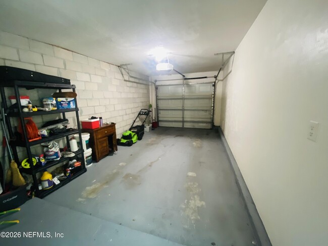 Building Photo - 2280 Ironstone Dr E