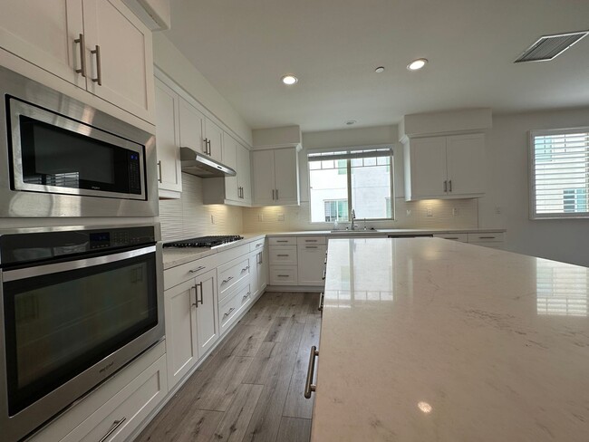 Building Photo - 4 Bedroom home for leasing in Irvine