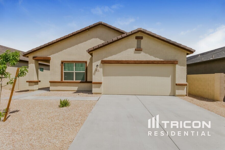 Building Photo - 4578 W Saddlebush Way