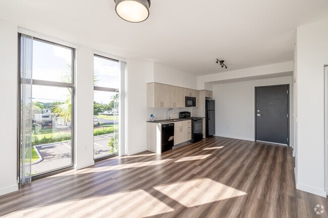 1BR, 1BA - 722SF - Kitchen - Naranja Grand I