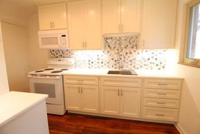 Building Photo - COMING SOON Condo in UA School District!