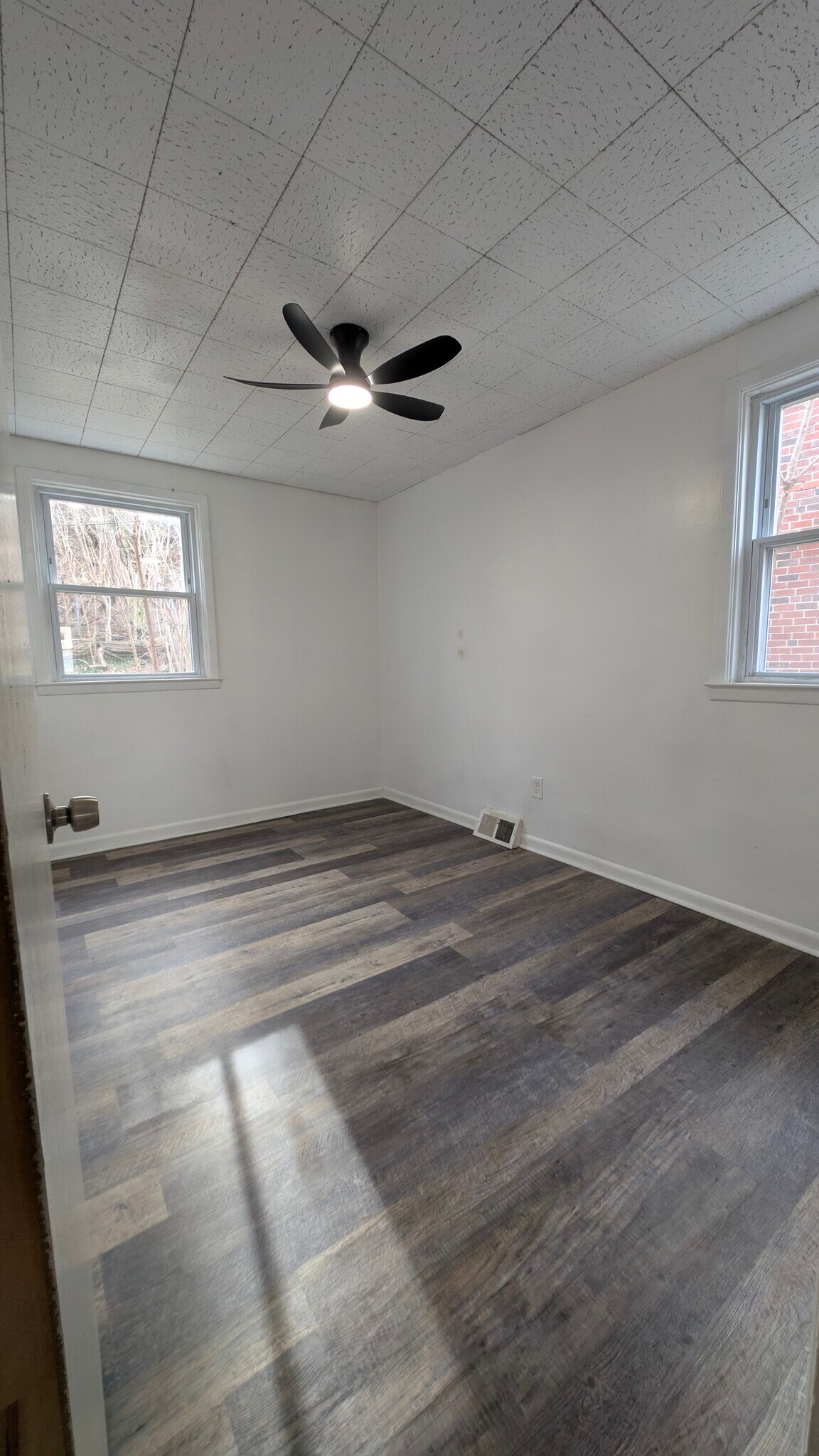 Building Photo - 7038 Valley Ave