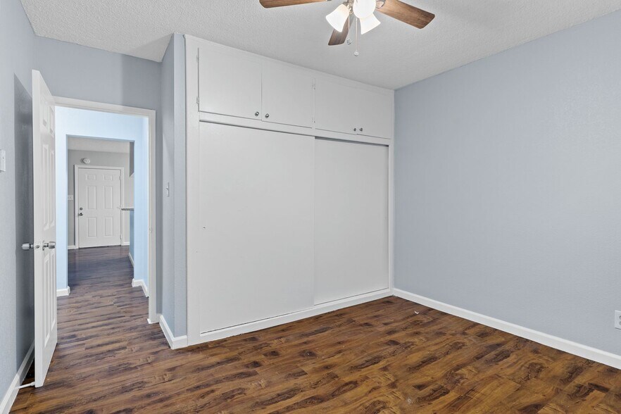 Building Photo - 927 Daisy Ave