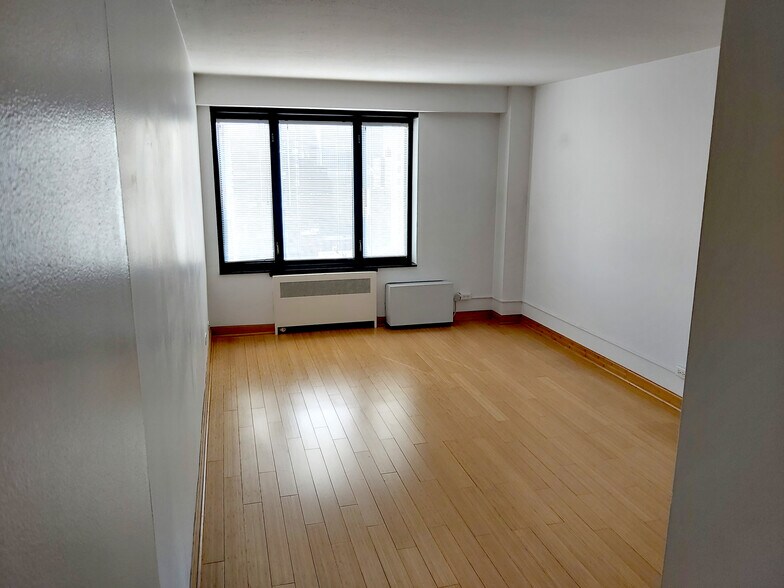 Bedroom - 3100 N Lake Shore Dr