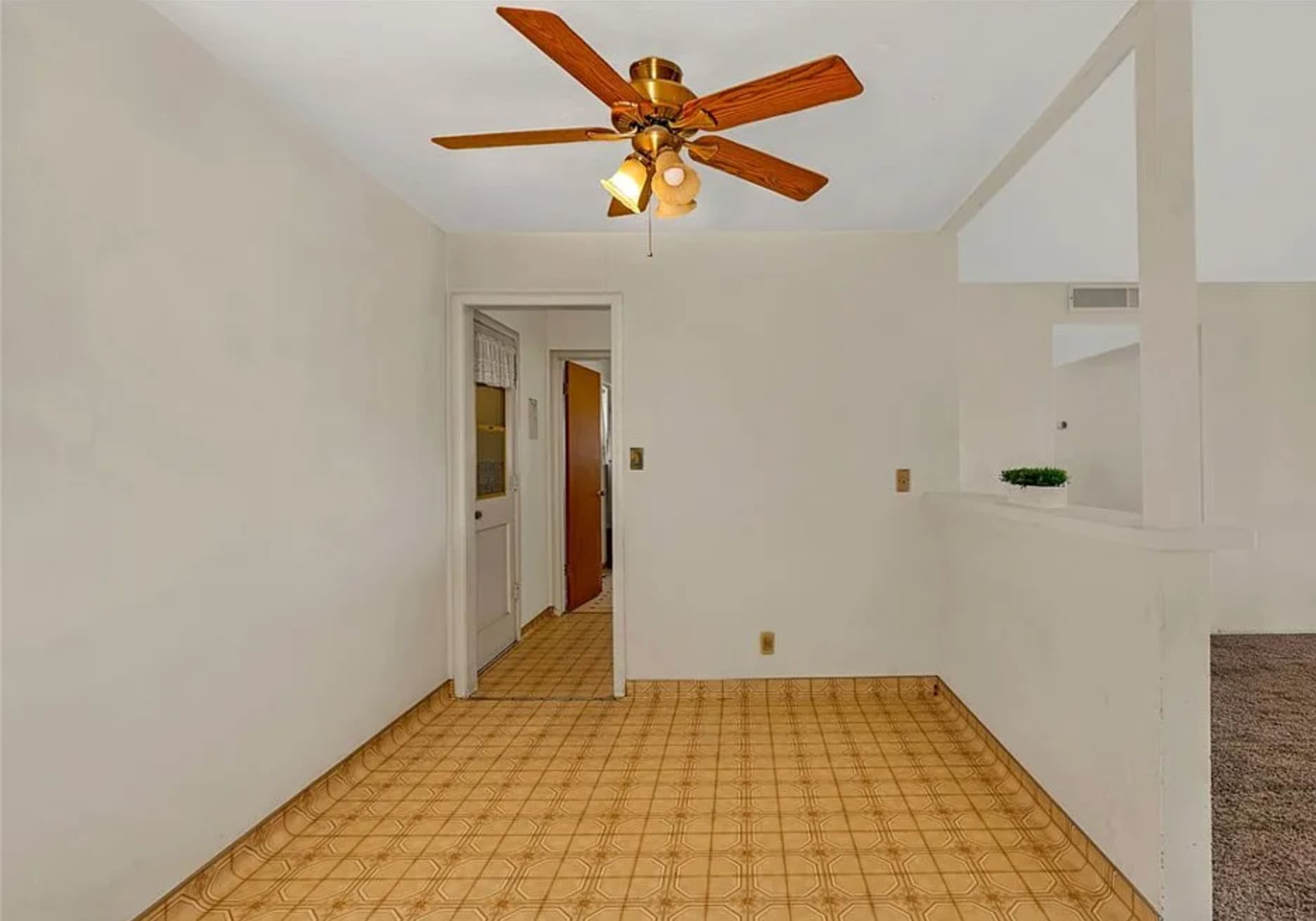 Building Photo - 976 Granada Cir