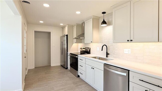 Building Photo - 7601 Foster St