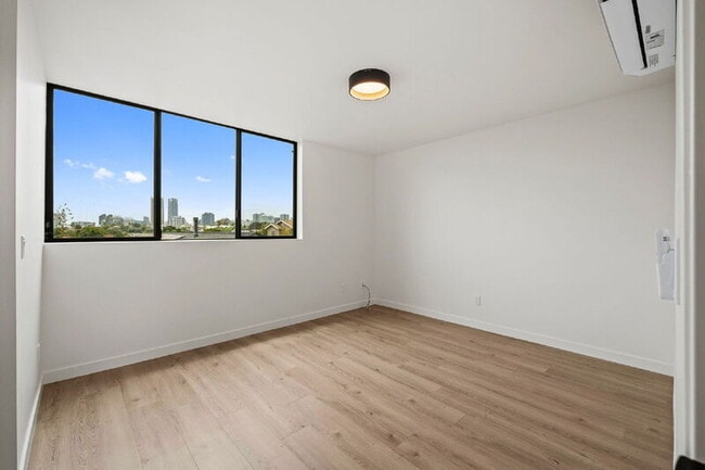 Building Photo - 2664 L St