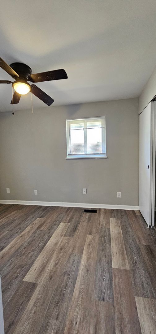Building Photo - 5462-5462 Misty Ln