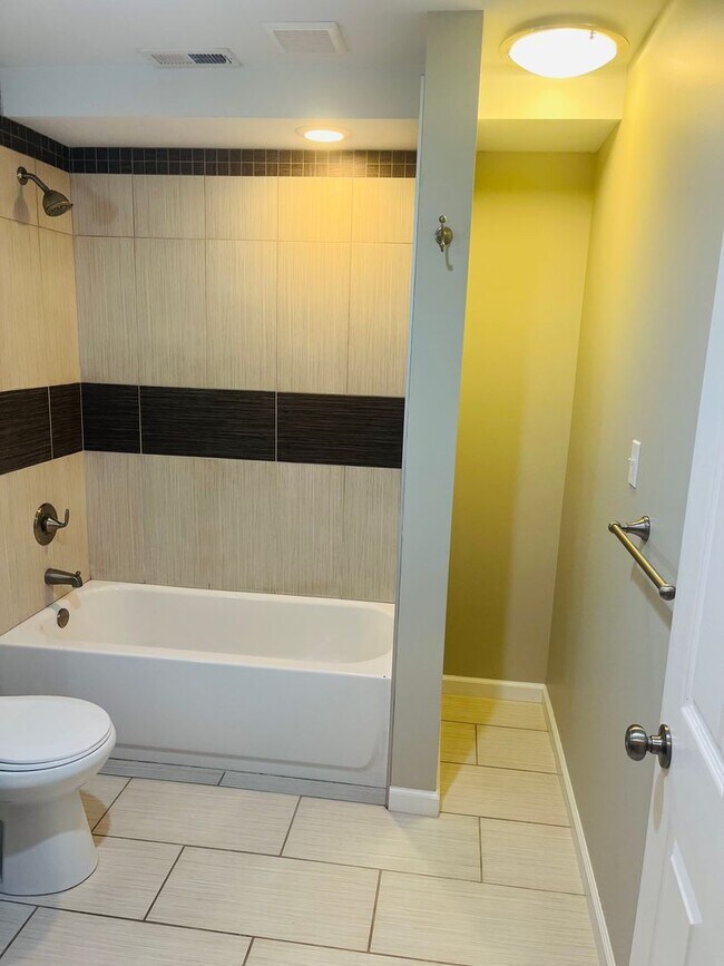 Building Photo - Spacious 3-Bedroom Home in Sought-After Be...