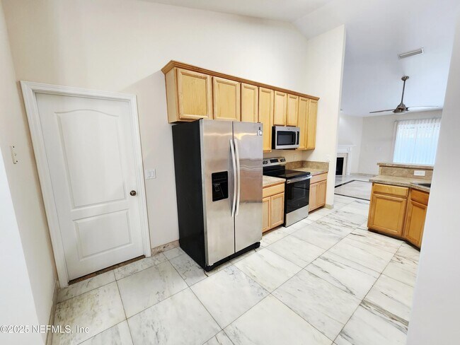 Building Photo - 6504 Crimson Leaf Ln