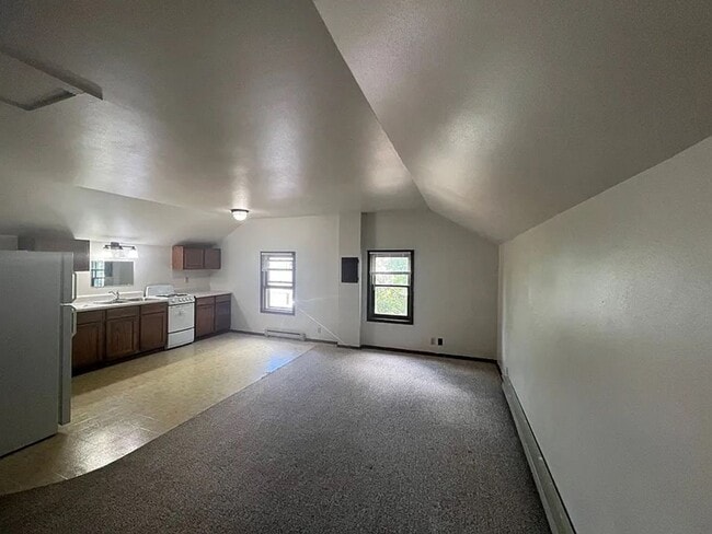 Building Photo - 636 Kickbusch St