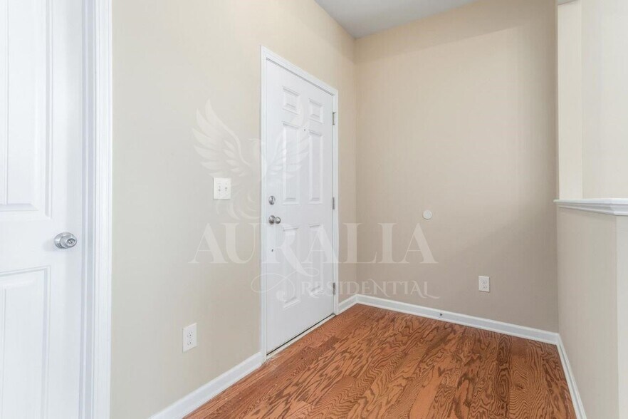 Building Photo - 4430 Hillsgrove Rd