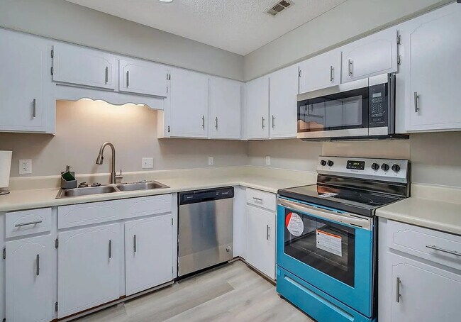 Building Photo - 1308 Tower Dr