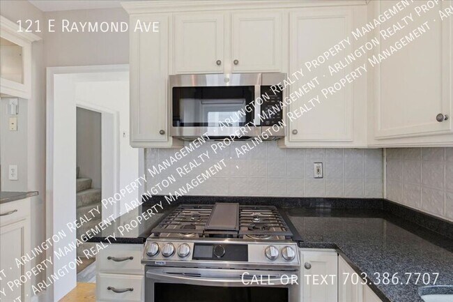 Building Photo - 121 E Raymond Ave