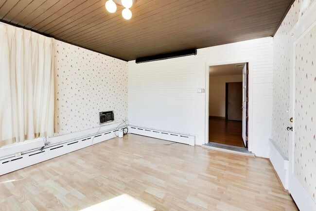 Building Photo - 545 Thatcher Ave