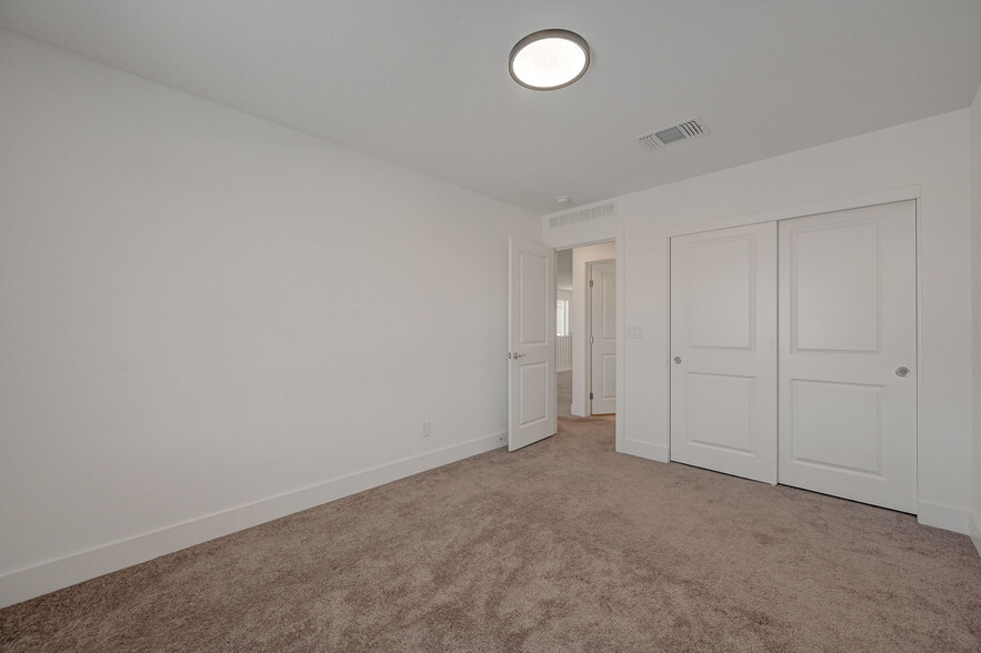 Building Photo - 5927 W Frias Ave