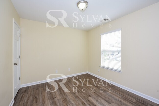 Building Photo - Spacious 4BR 2.5BA Home
