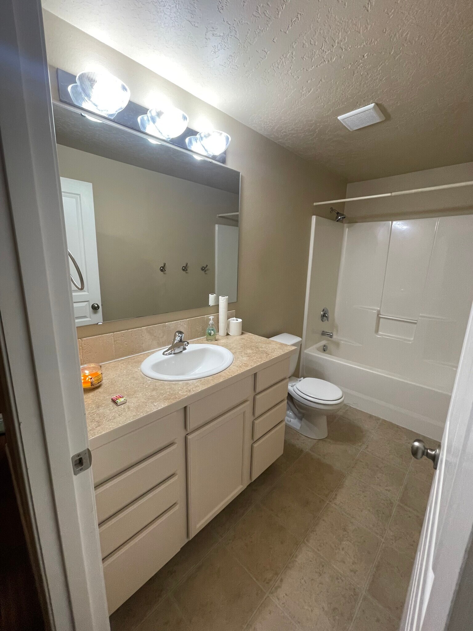 1st bathroom - 314 SW Homestead Ave