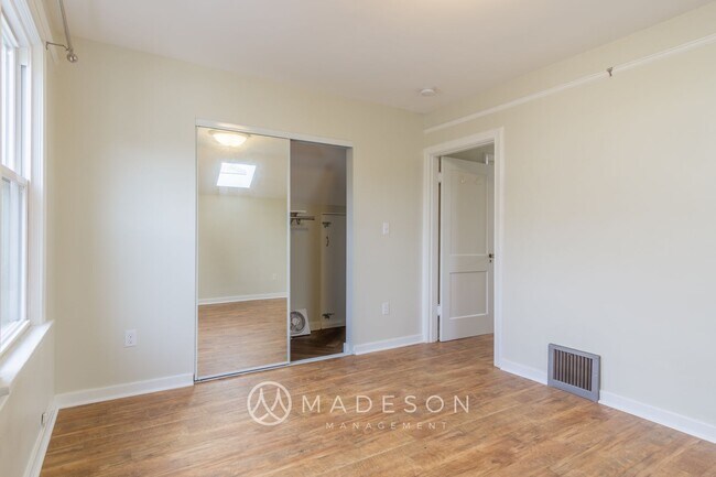 Building Photo - Charming First Hill Single Family House wi...