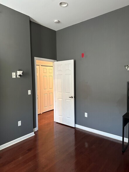 Building Photo - 511 South St