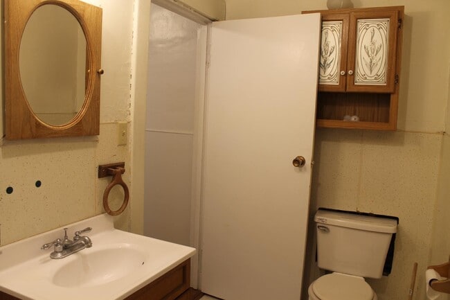 Building Photo - 707 W Main St