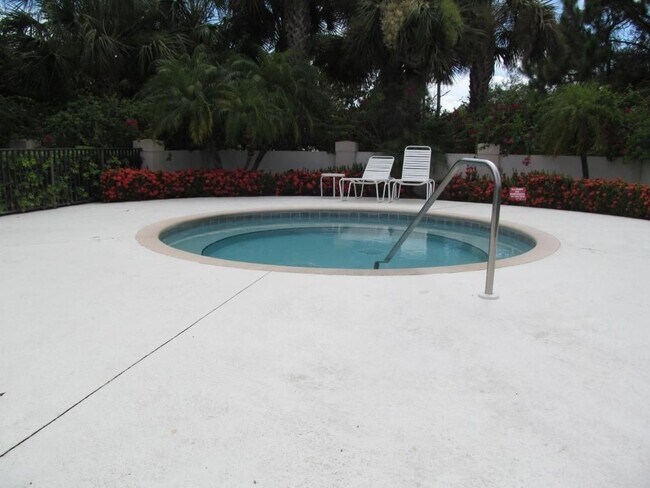 Building Photo - Golf  Pool Beach Sports Lovers Paradise 3/2.5