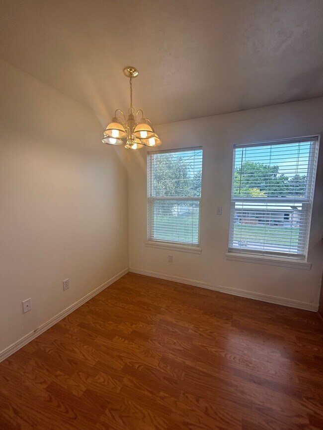 Building Photo - 465 Taft Ave