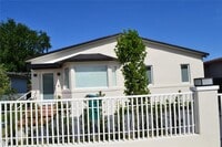 Building Photo - 621 SW 60th Ct