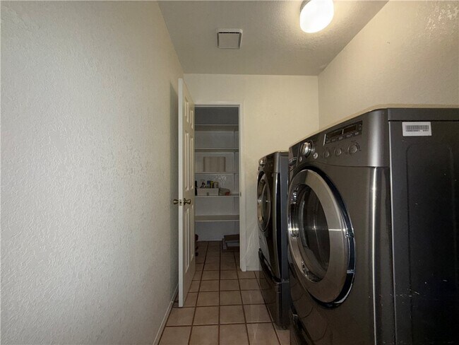 Building Photo - 1097 Sahuaro Dr