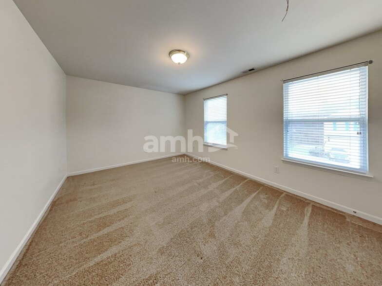 Building Photo - 201 Flanders Dr