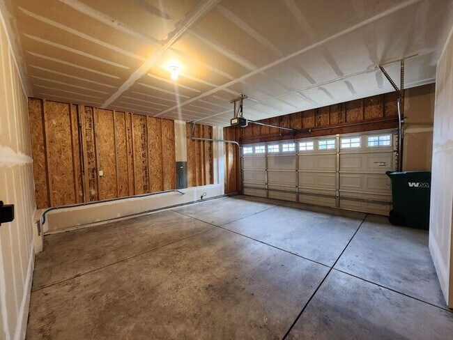 Building Photo - Spacious 3-Bedroom Home – Stunning Views &...