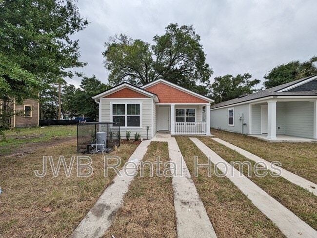 Building Photo - 1438 6th St W