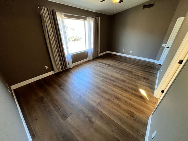 Building Photo - North East- 5 bedroom/ 2.5 bathroom single family home