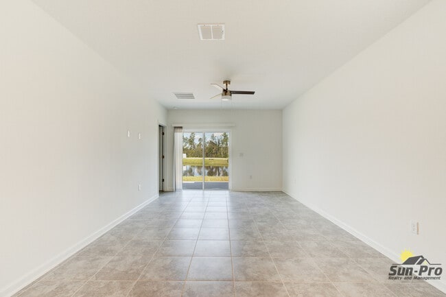 Building Photo - 2123 Green Valley St